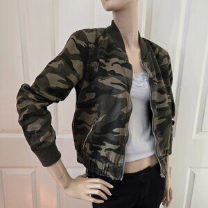 Women's Forever 21 Camouflage Bomber Jacket SZ S